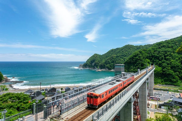 【倉敷・岡山発着】 余部鉄橋展望台「空の駅」 日本の滝百選「猿尾滝」 浜坂で食す!但馬牛、うに、白いか、あわび2